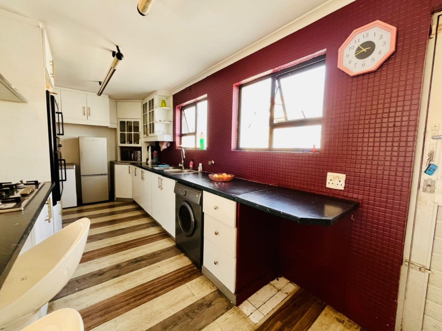 4 Bedroom Property for Sale in Wavecrest Western Cape